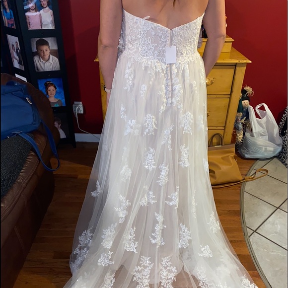 Essense of Australia D2537 Wedding dress - Picture 10 of 11